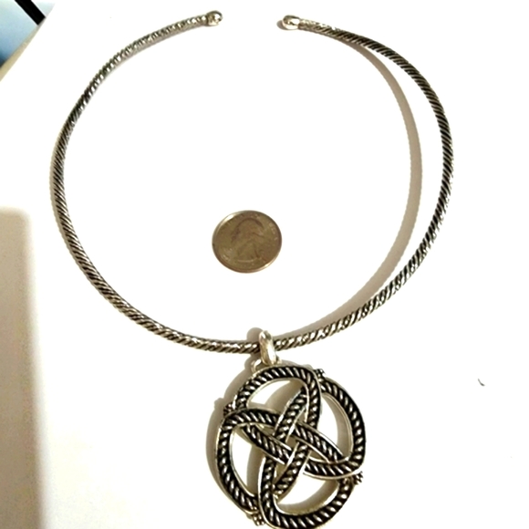 Vintage Avon Choker with Medallion and Matching Earrings - Picture 8 of 10